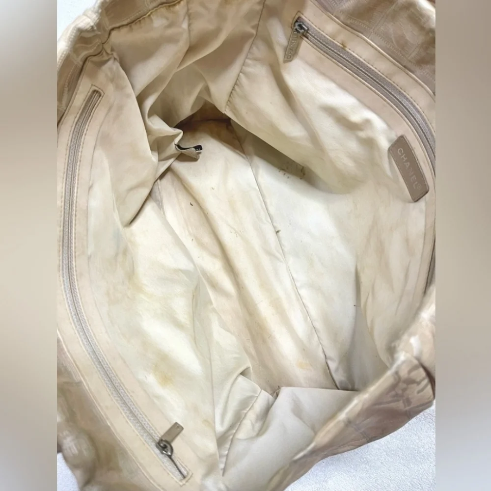 CHANEL | large cream/beige CC quilted monogram canvas 'travel line' tote bag - Picture 5 of 6